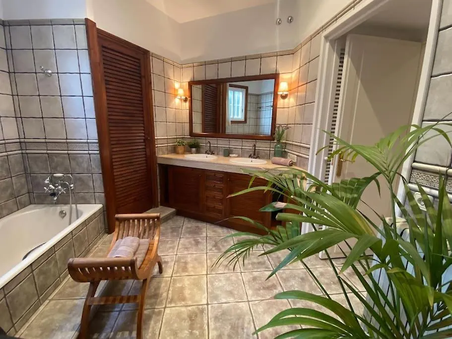 Villa Abu Lita 3 Minutos Andando Playa Renovada Piscina Y Jardin Xxl Autentico Lujo Sitges