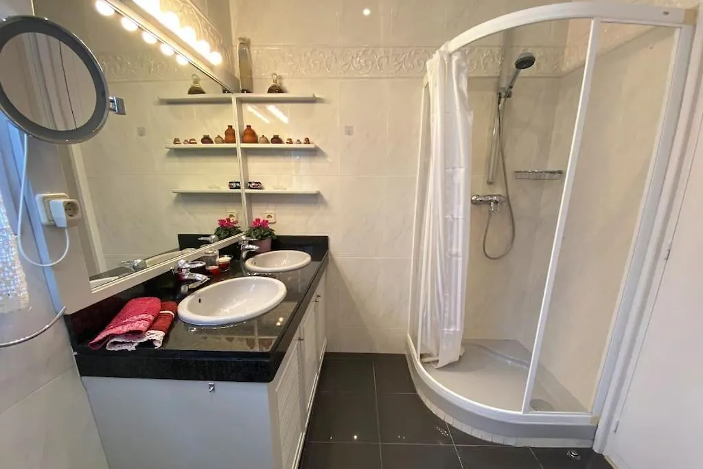 Villa Abu Lita 3 Minutos Andando Playa Renovada Piscina Y Jardin Xxl Autentico Lujo Sitges