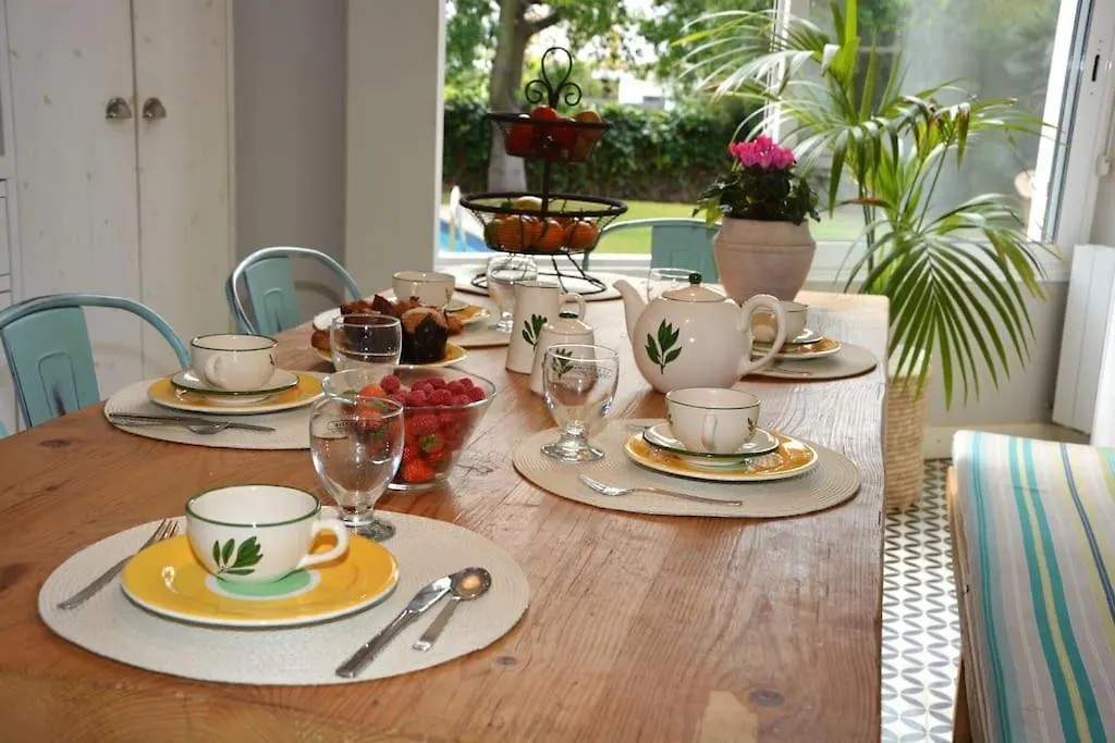Villa Abu Lita 3 Minutos Andando Playa Renovada Piscina Y Jardin Xxl Autentico Lujo Sitges