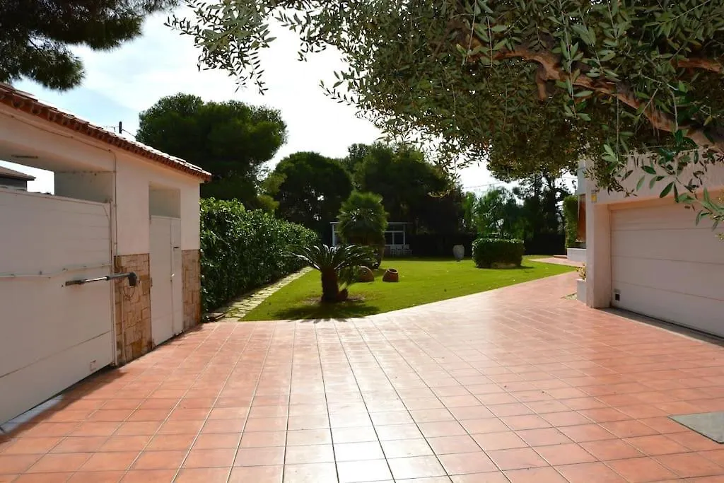 Villa Abu Lita 3 Minutos Andando Playa Renovada Piscina Y Jardin Xxl Autentico Lujo Sitges 0*,  Spain